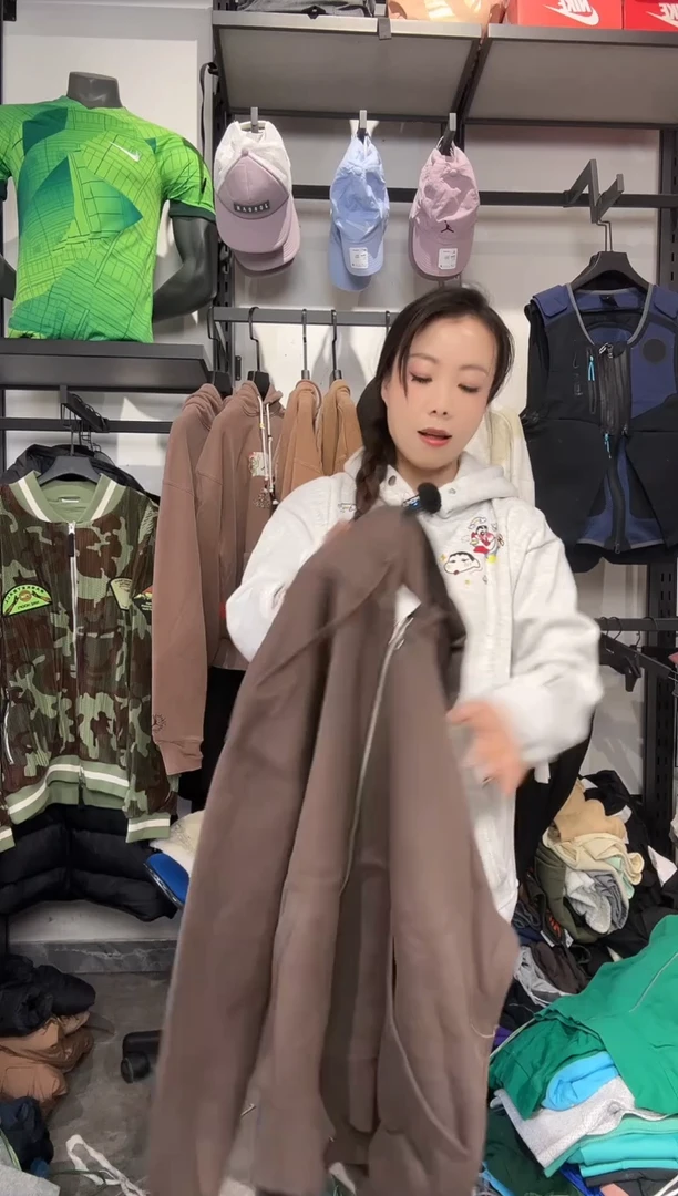 1069 编码 耐克卫衣服饰过款为准 尺码  L