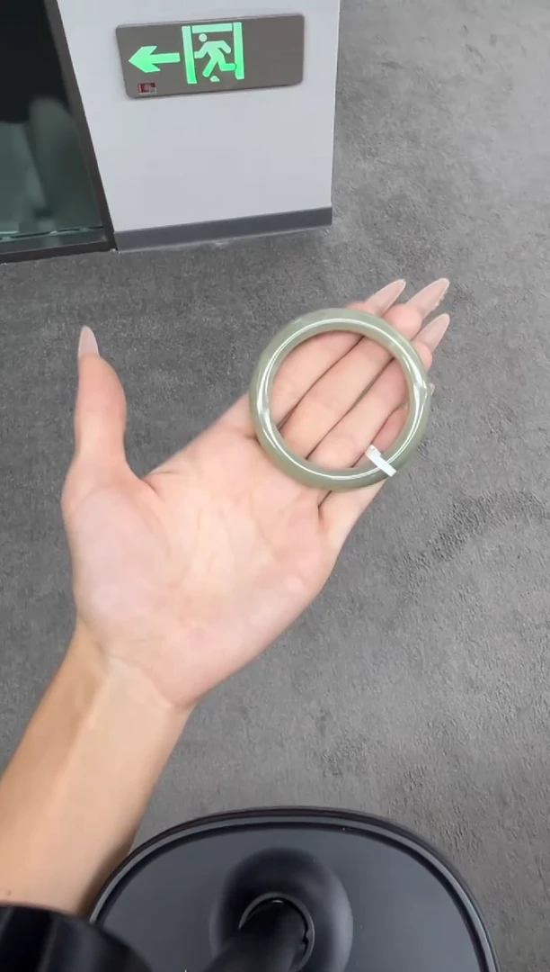 未镶嵌手镯和田玉且末近矿微色差手镯52Mm