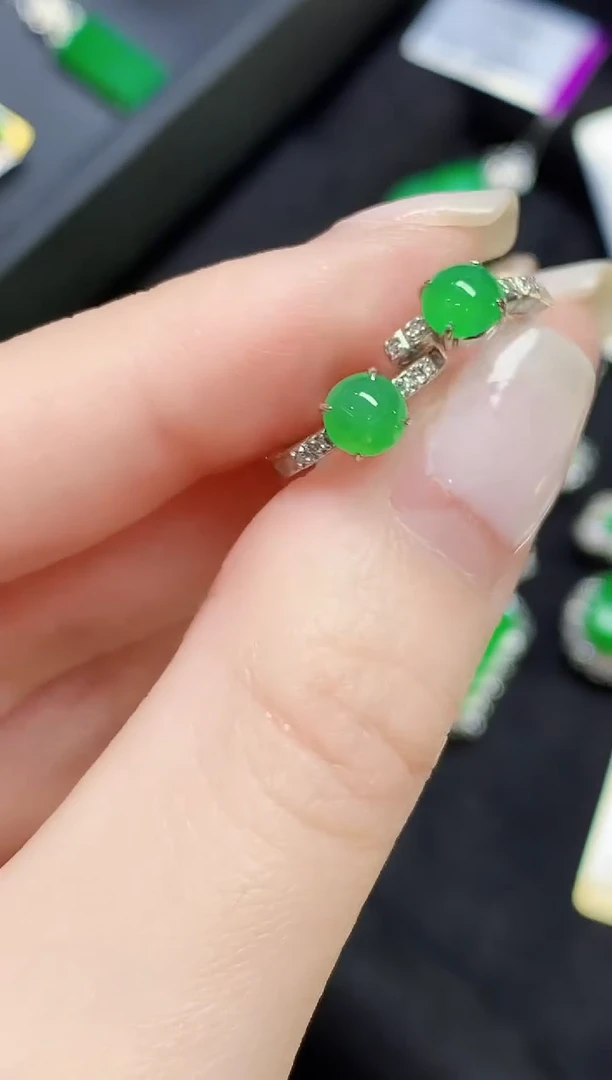 18K金镶嵌翡翠耳饰L多样性发其一