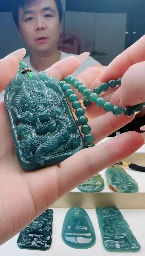 颈饰未镶嵌翡翠多样性发其中一