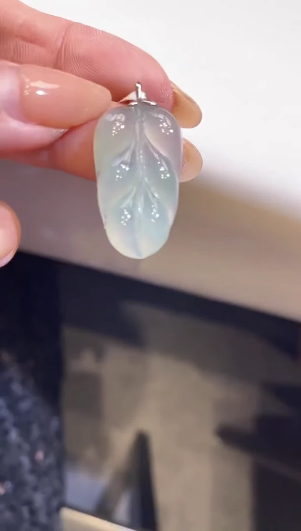 吊坠(不含链)18K金镶嵌翡翠叶子