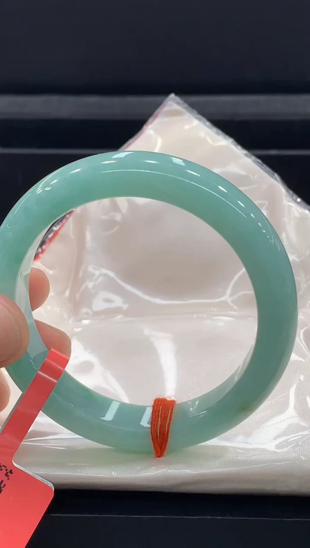 翡翠手镯未镶嵌手镯