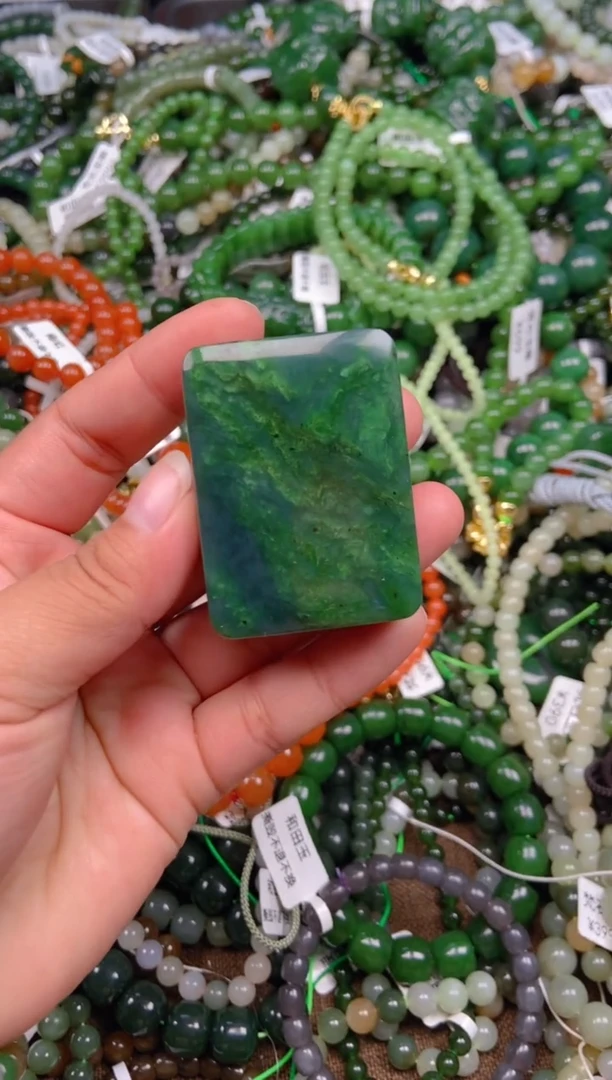 和田玉未镶嵌颈饰1