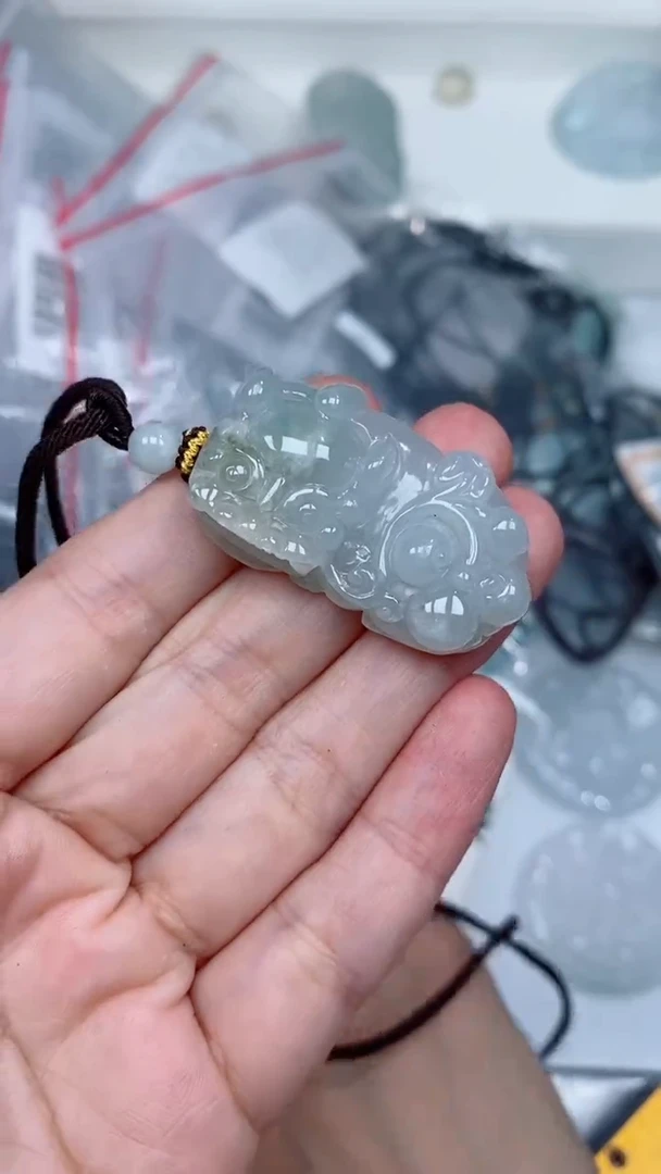颈饰未镶嵌翡翠吊坠