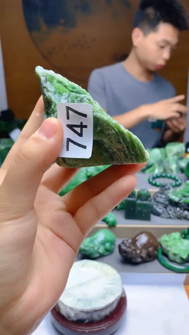 和田玉（碧玉）未镶嵌珠宝半成品1