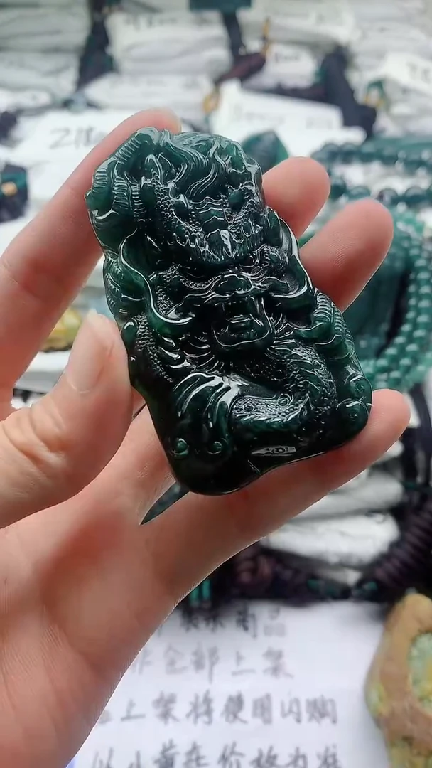 翡翠未镶嵌颈饰0000000000