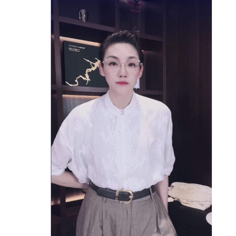 浮雕花纹 蕾丝定位刺绣 衬衫 WT1018