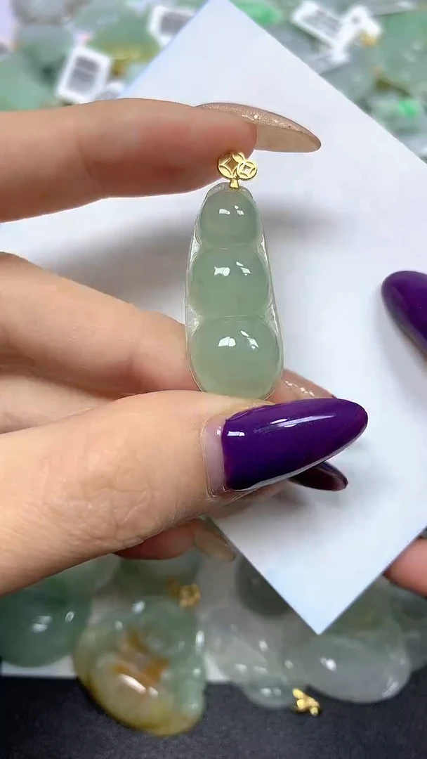 颈饰未镶嵌翡翠