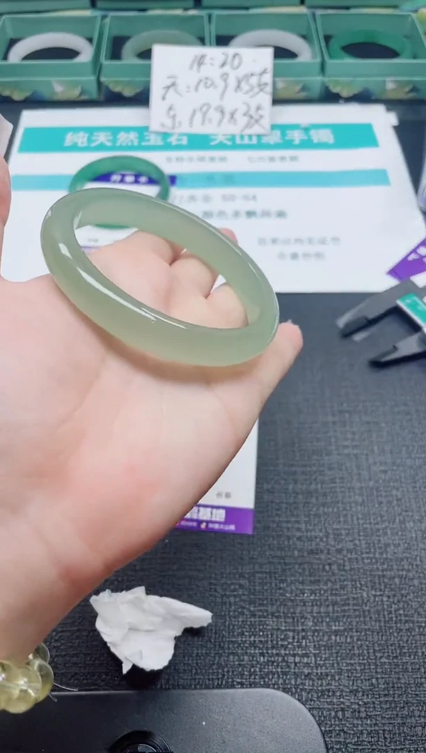 未镶嵌手镯石英质玉31-64