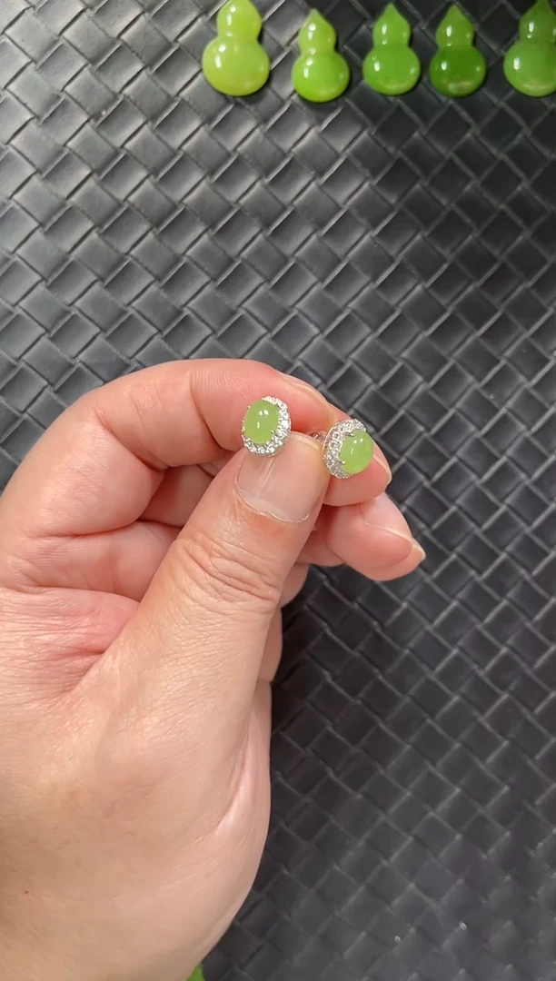 颈饰银S925镶嵌和田玉（碧玉）苹果绿耳钉椭圆款