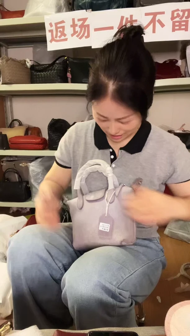 小牛皮（革） 高端订制时尚百搭女士手提 腋下斜跨包包
