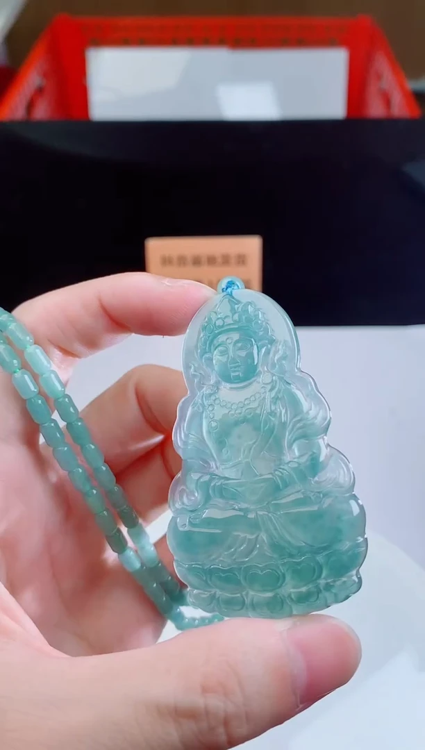 颈饰未镶嵌翡翠   ·