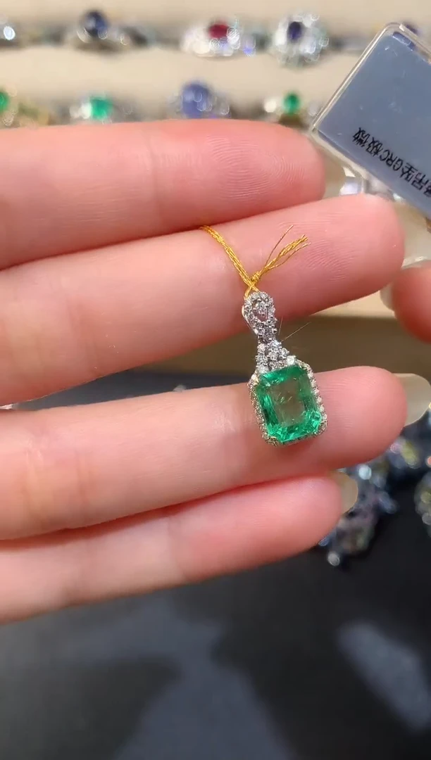 18K金镶嵌吊坠(不含链)祖母绿D324|9800