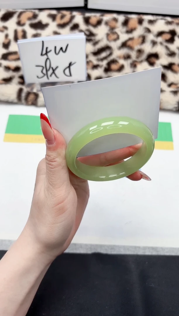 【闪购商品】石英质玉手镯未镶嵌269-58