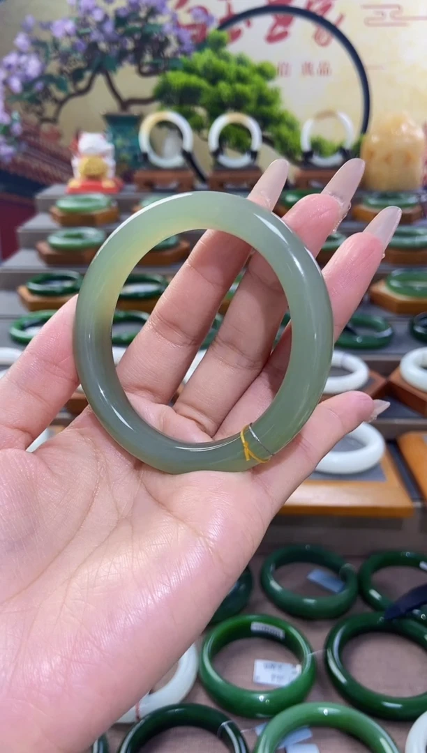【闪购商品】和田玉手镯未镶嵌晴水手镯57