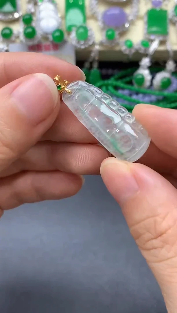 颈饰18K金镶嵌翡翠66-中国好珍宝