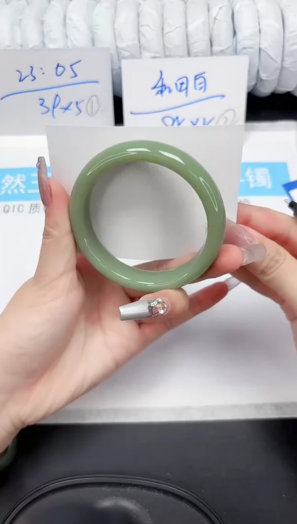 【闪购商品】石英质玉手镯未镶嵌18-59.5