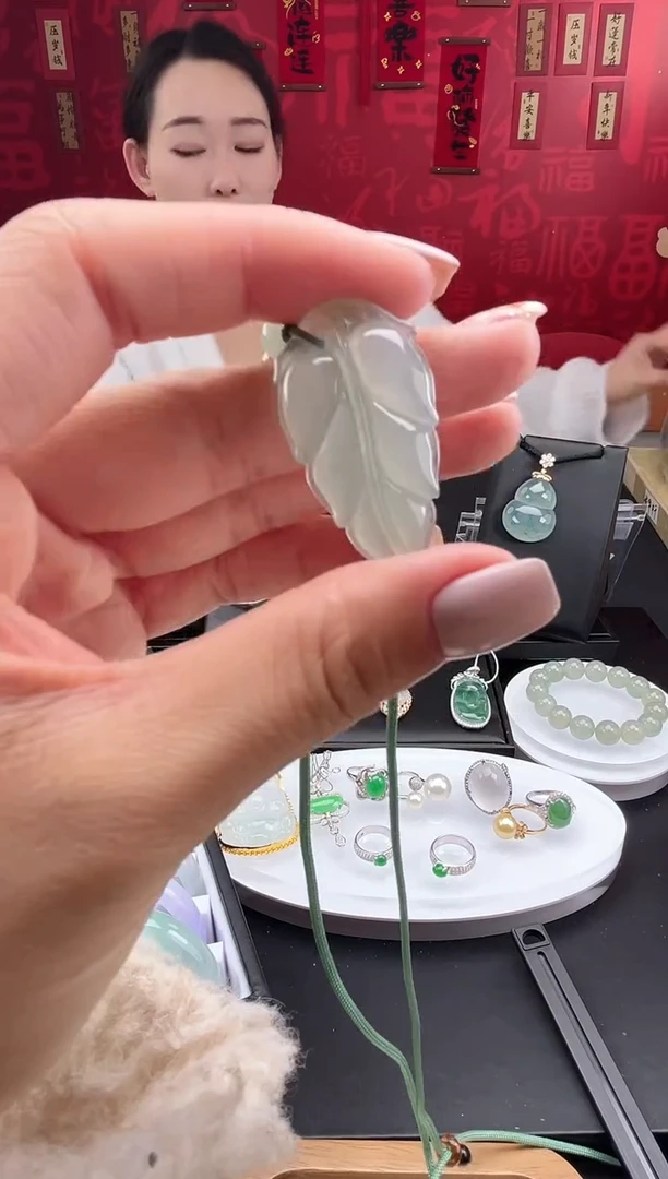 【闪购商品】翡翠颈饰未镶嵌吊坠