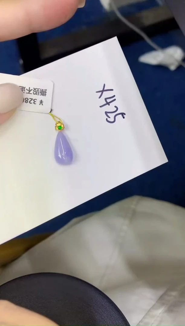 颈饰18K金镶嵌翡翠缅甸天然翡翠A货