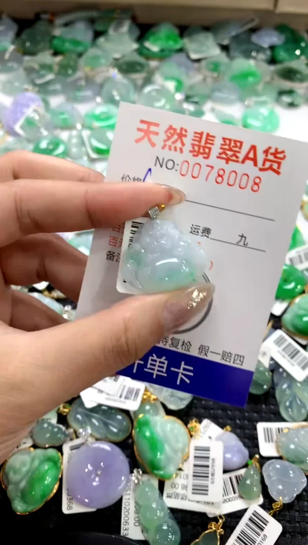 颈饰18K金镶嵌翡翠1111111111111111