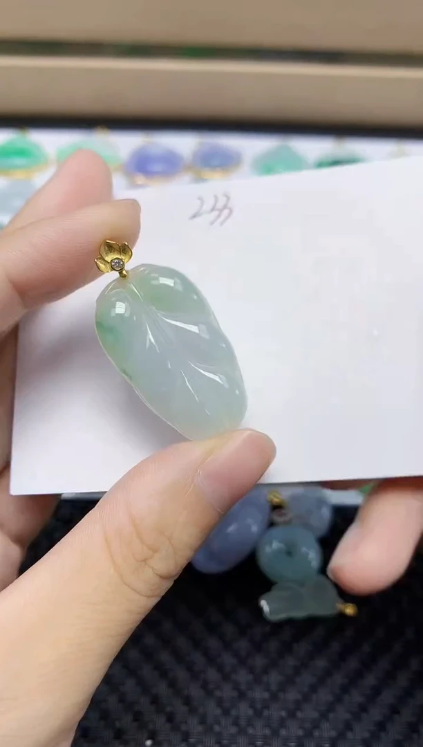 翡翠未镶嵌颈饰天然缅甸翡翠A货