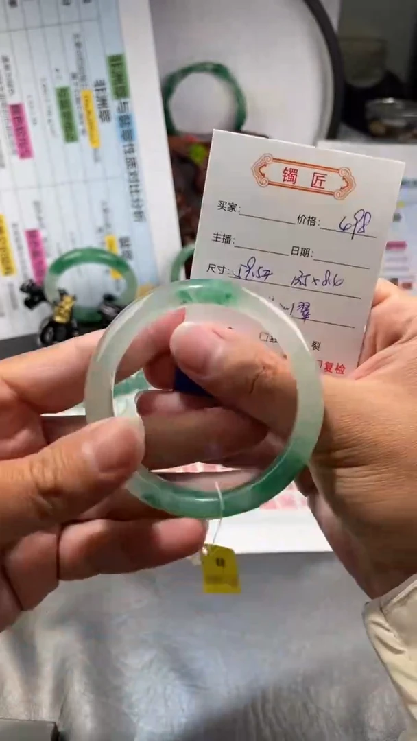 【闪购商品】石英质玉手镯未镶嵌非洲翠正圈59