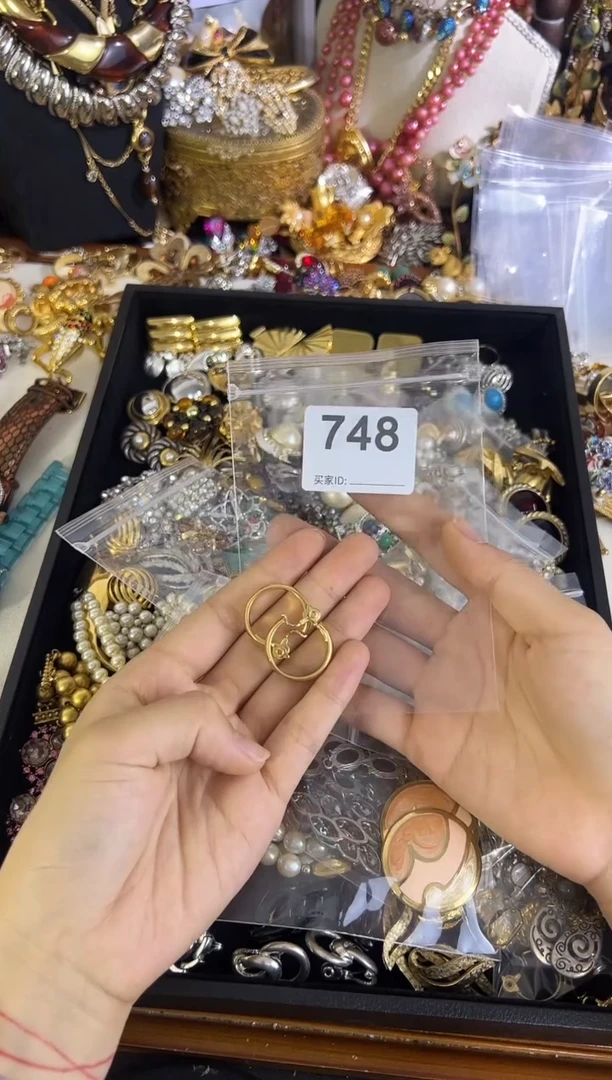 合金无铜合金748 中古首饰都有瑕疵请确认好成色尺寸在拍!