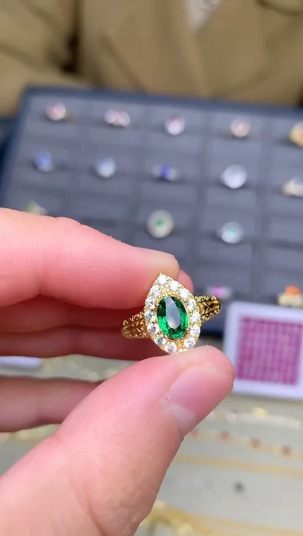 银S925镶嵌戒指石榴石（沙弗莱）戒指