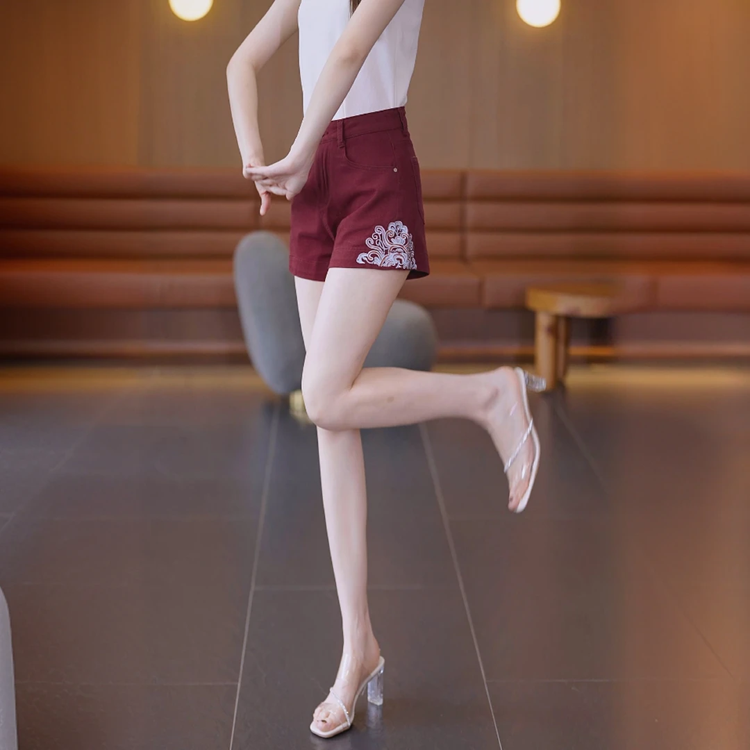 高腰百搭显瘦a字阔腿热裤2025夏季薄款重工刺绣酒红色牛仔短裤女
