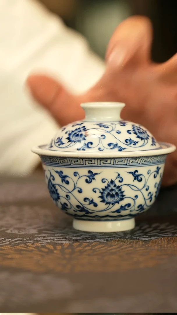 中式垂虹慕古缠枝莲小盖碗