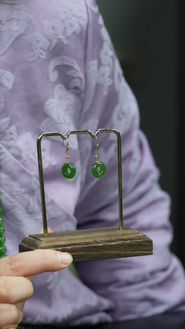 18K金镶嵌和田玉耳饰1