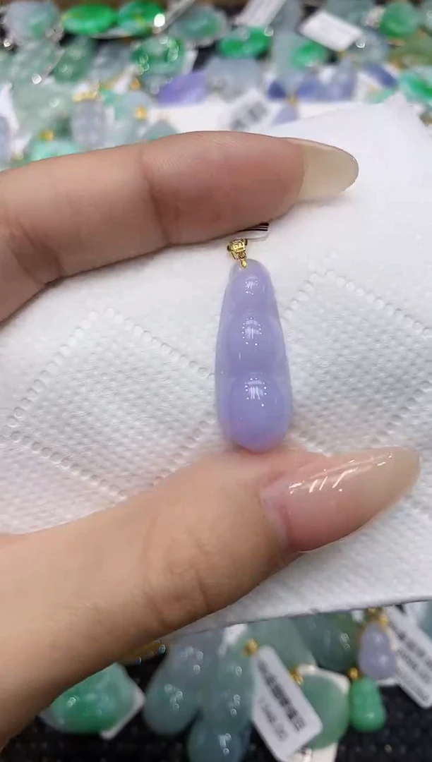 翡翠18K金镶嵌颈饰111111111111