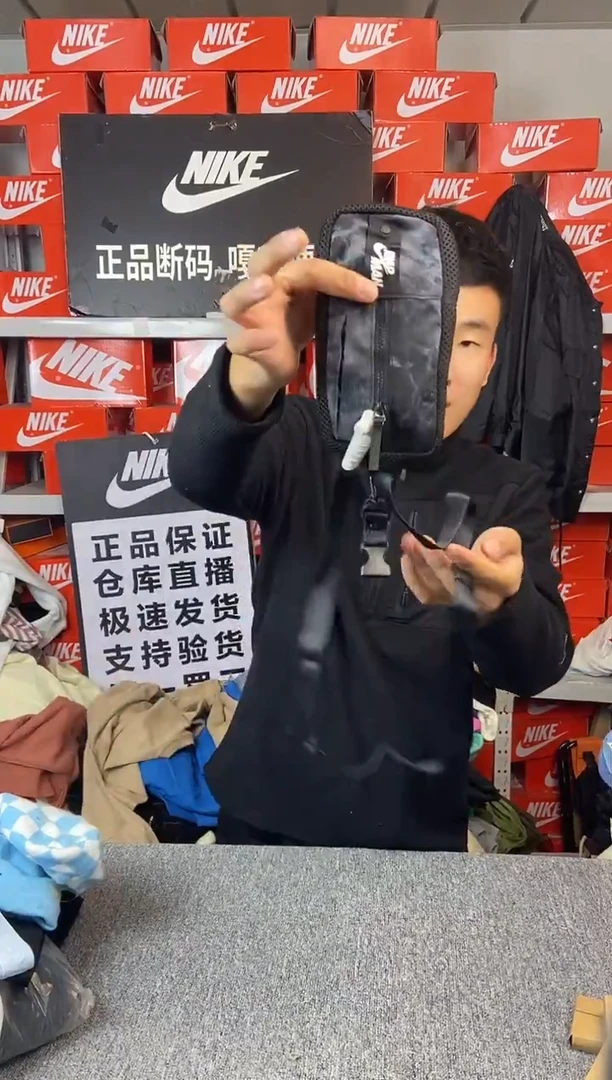 发一个臂包手机包 瑕疵直播间过款