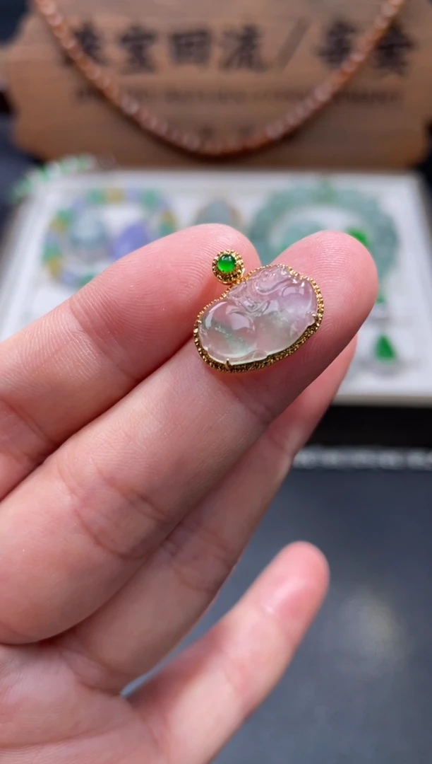 【闪购商品】翡翠颈饰18K金镶嵌40.........