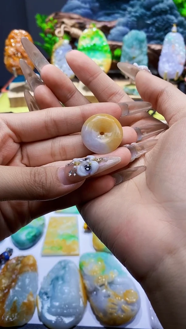 【闪购商品】翡翠颈饰未镶嵌翡翠A货