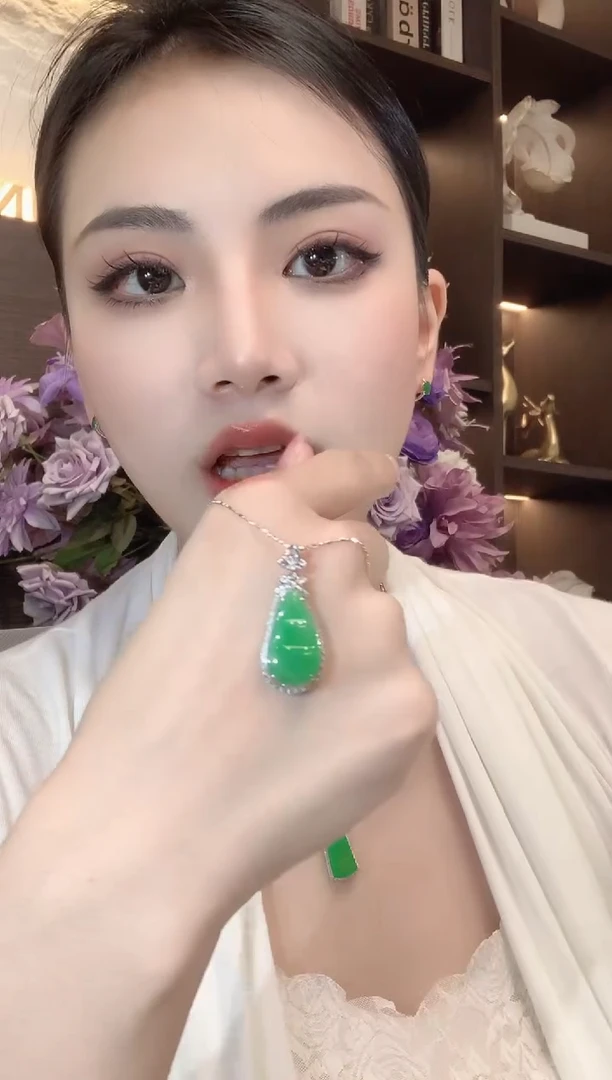 吊坠(不含链)18K金镶嵌翡翠A22