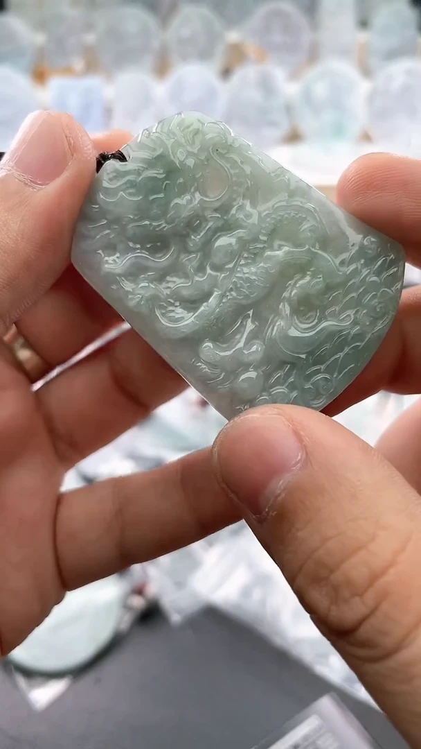 翡翠未镶嵌颈饰..../6/15/ 88