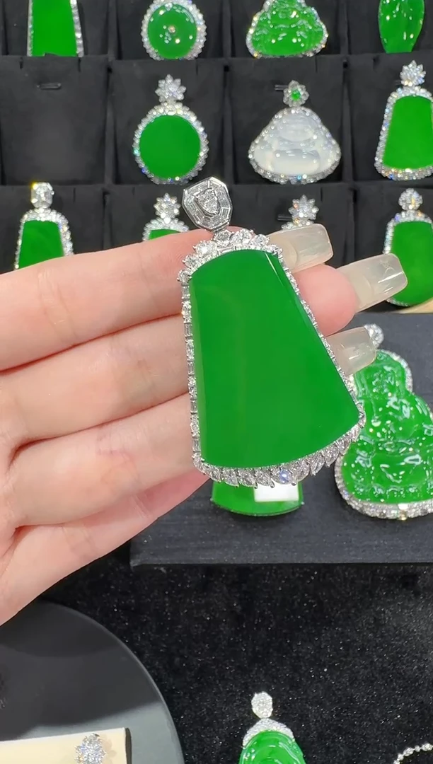 颈饰18K金镶嵌翡翠茜*无事牌天然A货翡翠72h鉴赏期