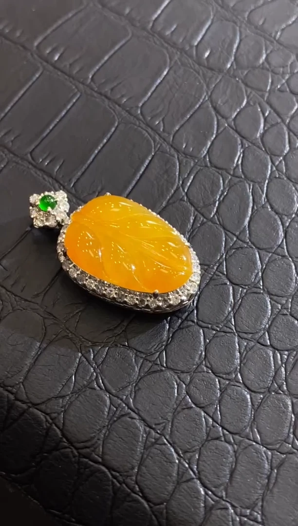 颈饰18K金镶嵌翡翠肥****界收到货48小时鉴赏期（超时不退不换）