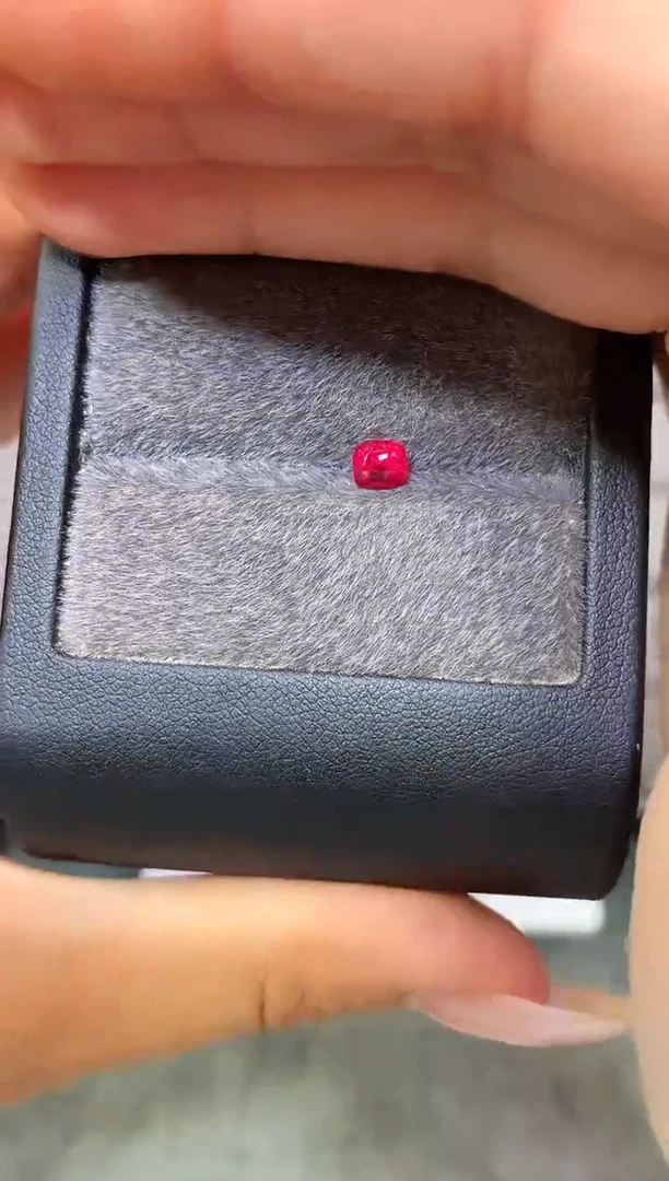 未镶嵌裸石定制尖晶石枕型 绝地武士 0.73ct