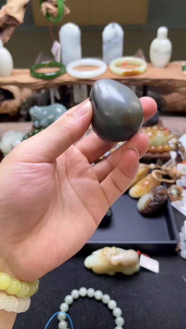 和田玉未镶嵌把件若羌楼兰三色 随形