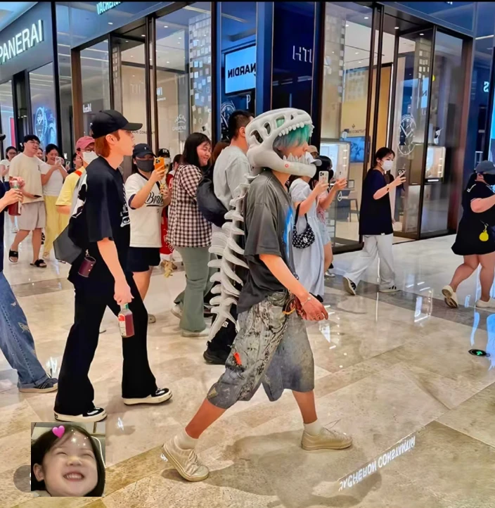 【 明星同款】 恐龙骨架毛绒玩偶头套搞怪毛绒玩具恐龙公仔