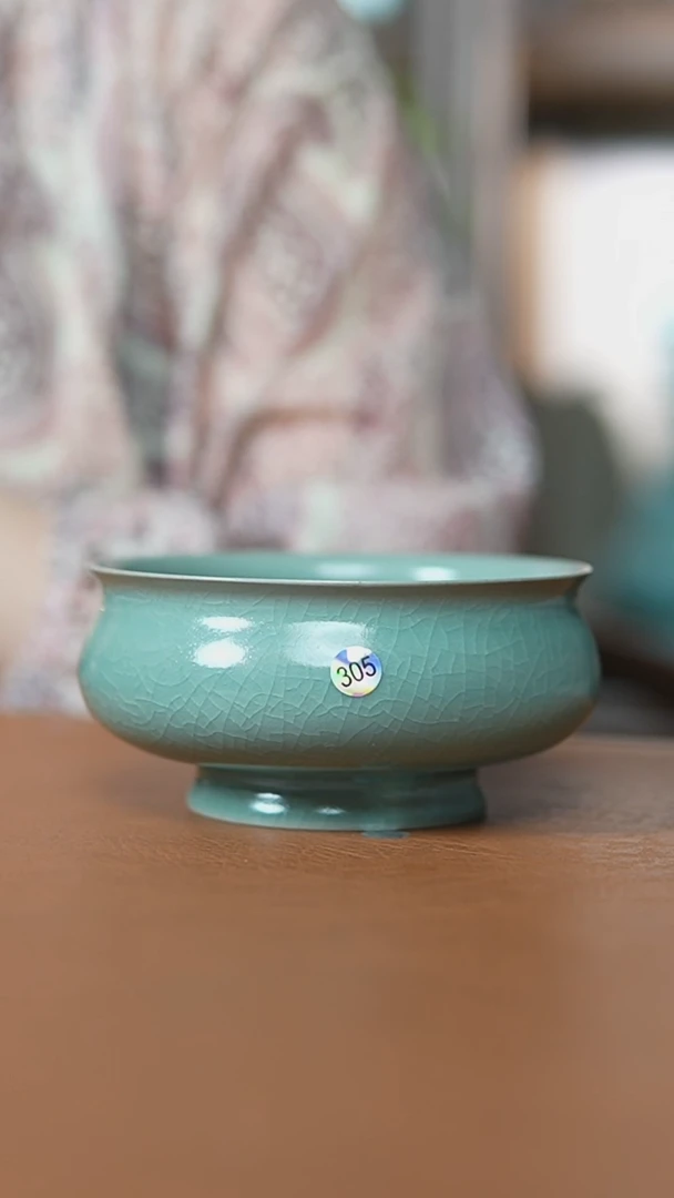 仿古翡翠绿釉大炉式微瑕