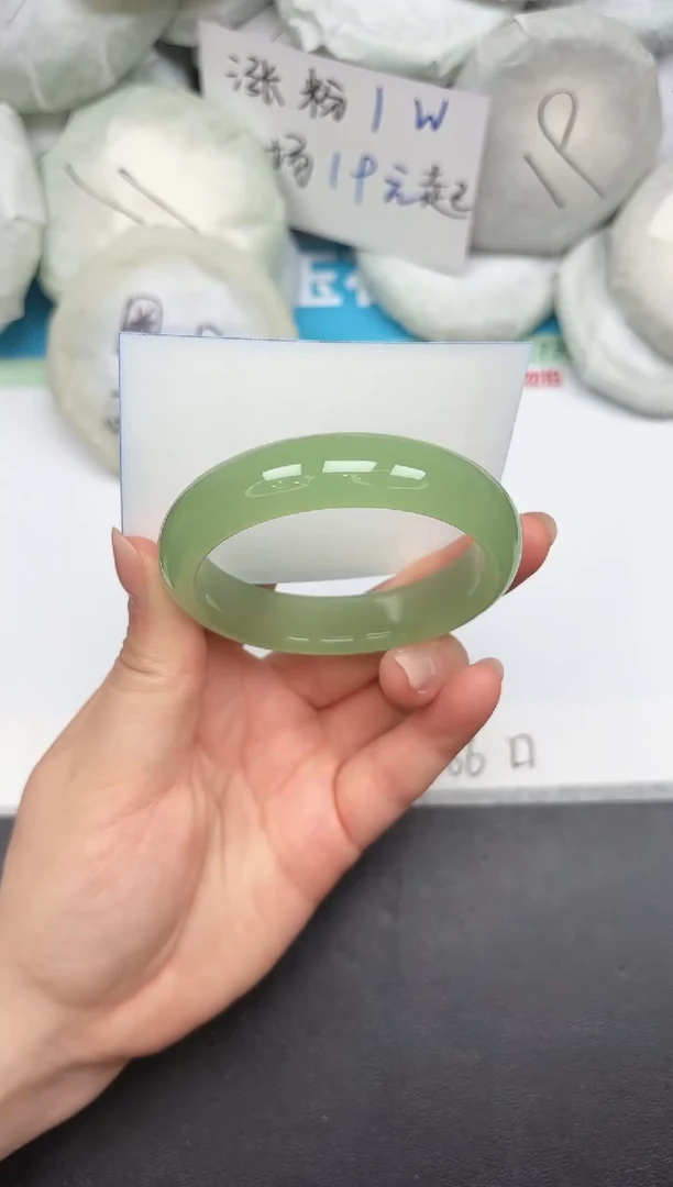 未镶嵌手镯石英质玉A45/56.4