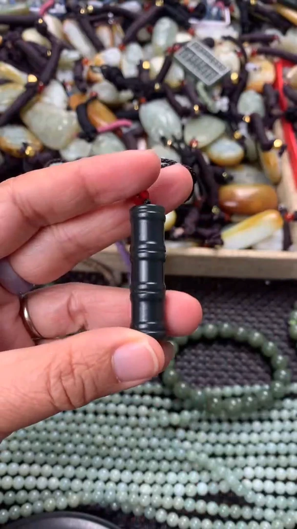 【闪购商品】和田玉颈饰未镶嵌多样性发货没有证书拍一发一有瑕