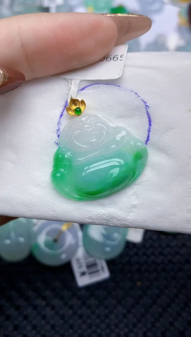 颈饰18K金镶嵌翡翠72   天然翡翠A货  百元以上9米证书费自理