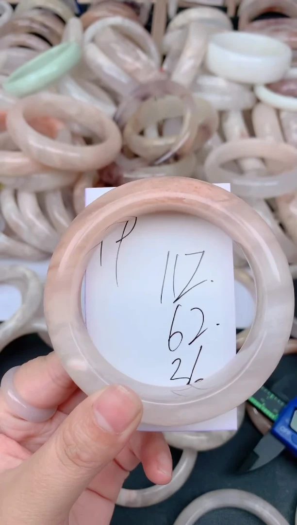 未镶嵌手镯石英质玉112