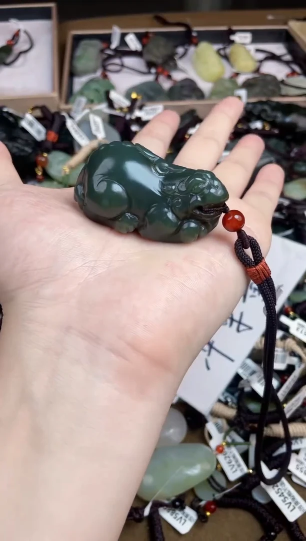 颈饰未镶嵌和田玉1