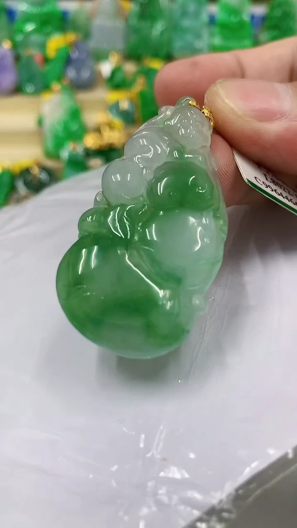 翡翠18K金镶嵌颈饰挂件