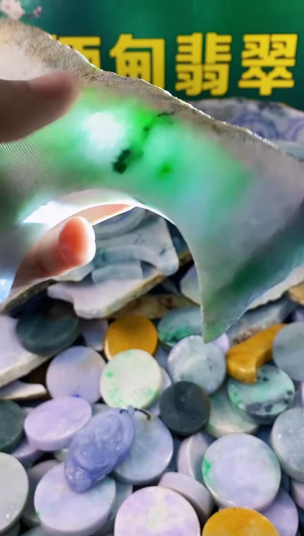 翡翠未镶嵌颈饰纯天然A货翡翠12